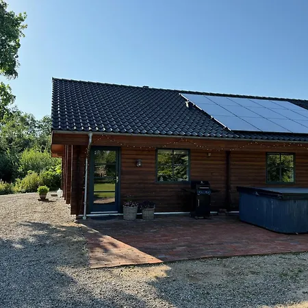 Villa Fredfyldt Skovbolig Med Udespa *