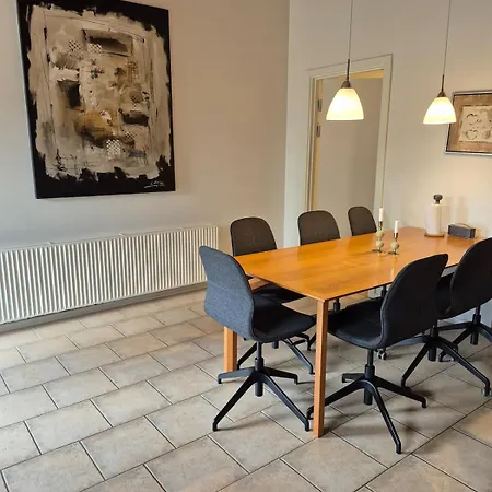 Fredfyldt Skovbolig Med Udespa